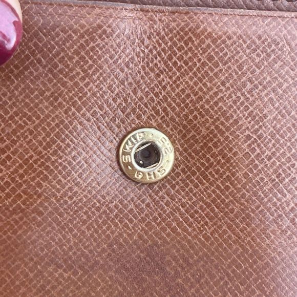 Louis Vuitton Monogram Billfold Wallet - Picture 8 of 11